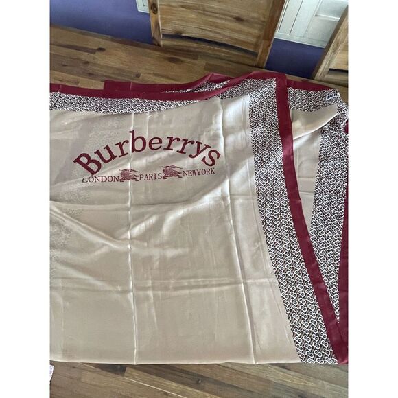 Burberry Scarf Shawl Wrap Stole Authentic BB Logo London Soie Silk 100% READ - Picture 11 of 16